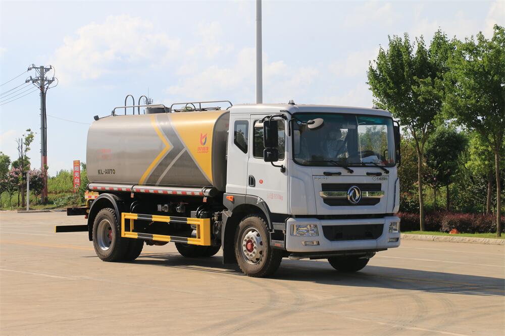 12噸15噸天燃?xì)釲NG灑水車-多利卡天燃?xì)釴G國六12方15立方灑水車廠家價格